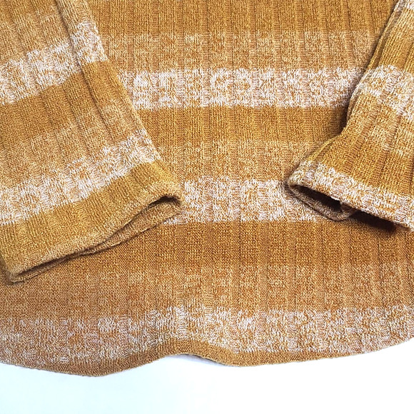 FREE WITH PURCHASE-Twenty second Mustard yellow sweater women's small - Picture 4 of 5